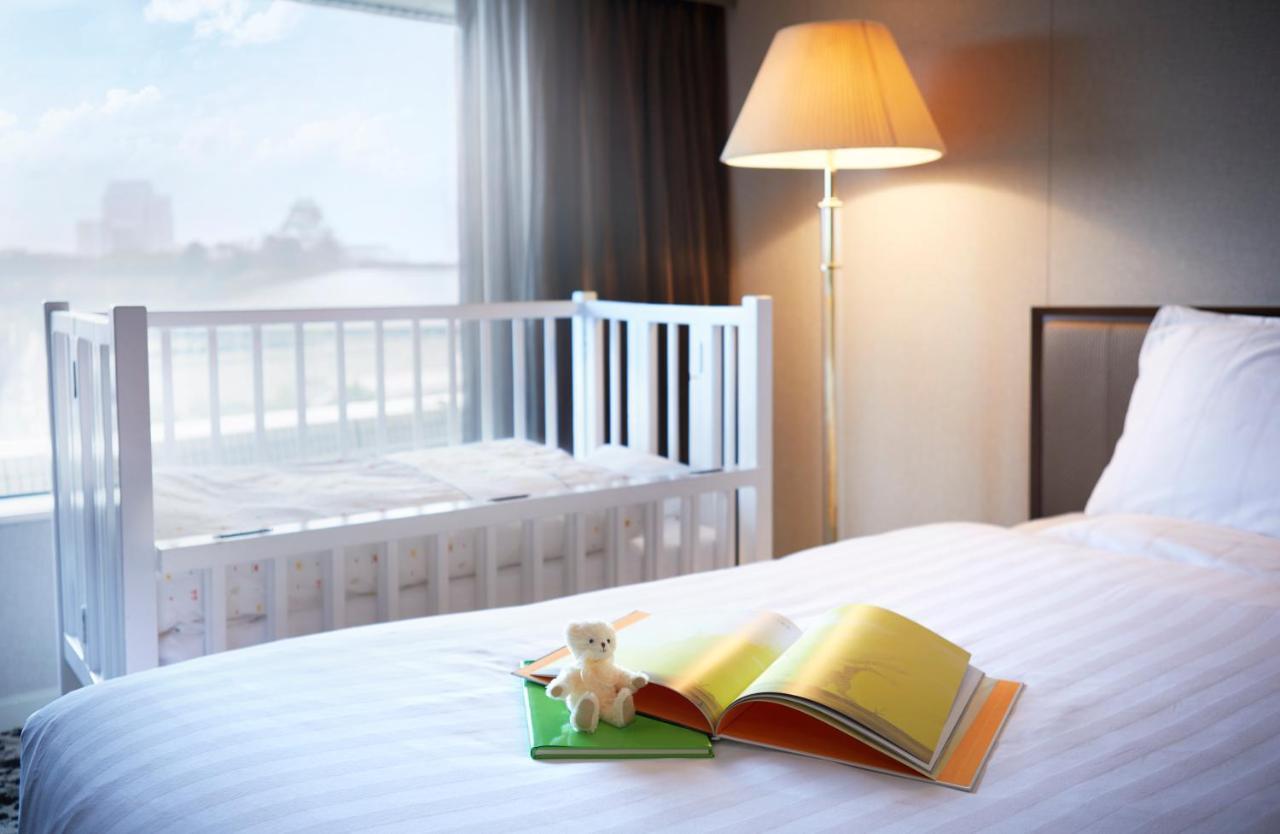 Hotel New Otani Osaka Luaran gambar A floor lamp