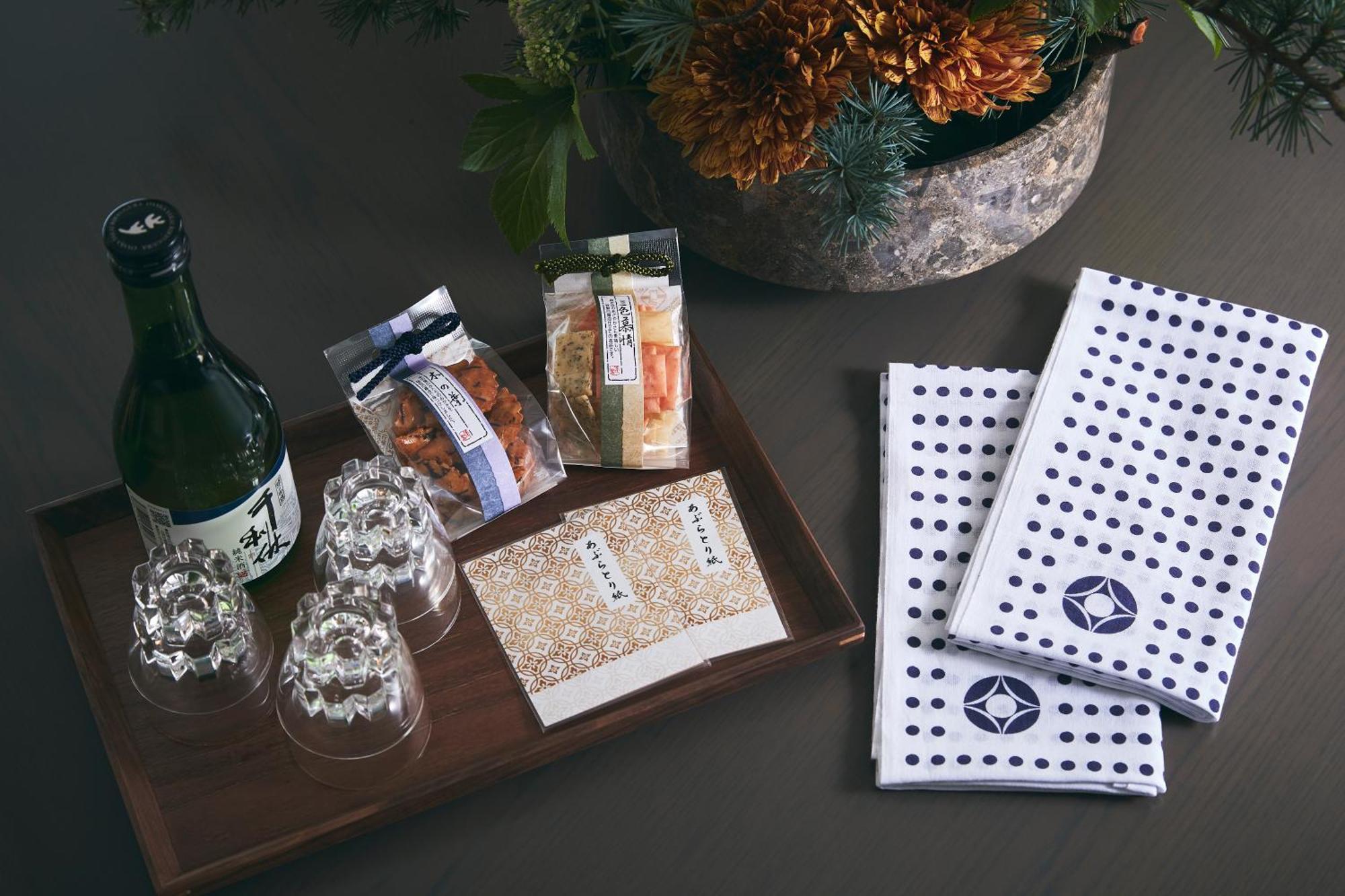 Hotel New Otani Osaka Luaran gambar A selection of chocolates and other confectionery
