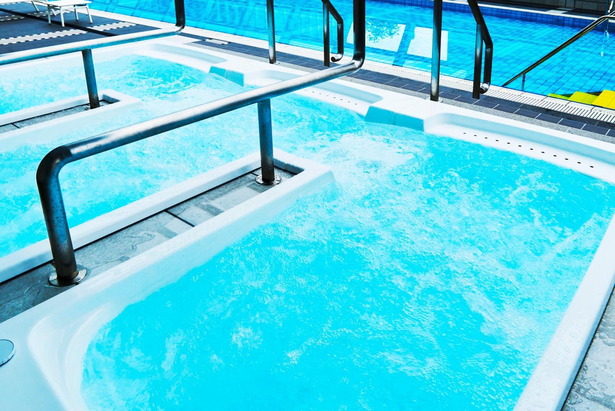Hotel New Otani Osaka Luaran gambar A swimming pool