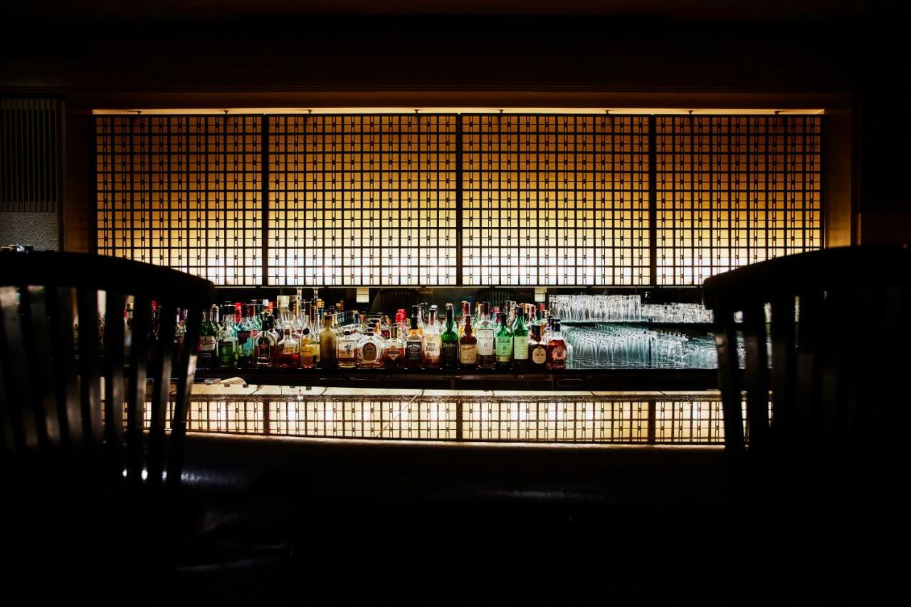 Hotel New Otani Osaka Luaran gambar The bar at the Tokyo Edition